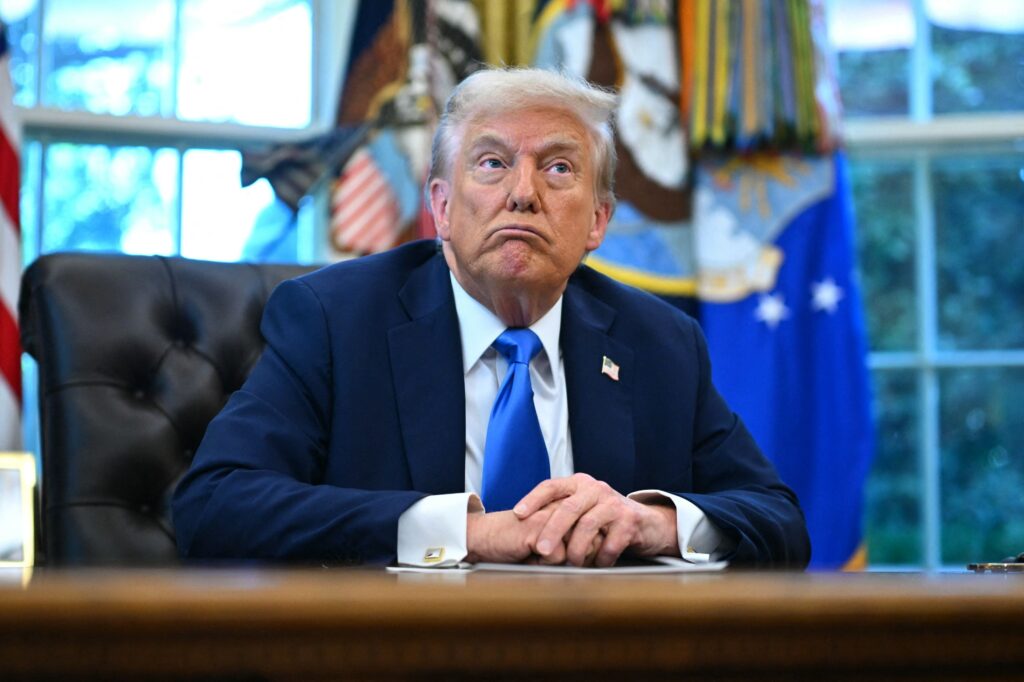 Trump aikoo satakertaistaa teknologiajättien suosiman työviisumin hinnan, kertovat uutistoimistot