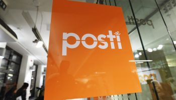 Kansanedustajat: Millä taataan, että Postin jakelu, kriisivalmius ja työntekijöiden asema eivät heikkene?