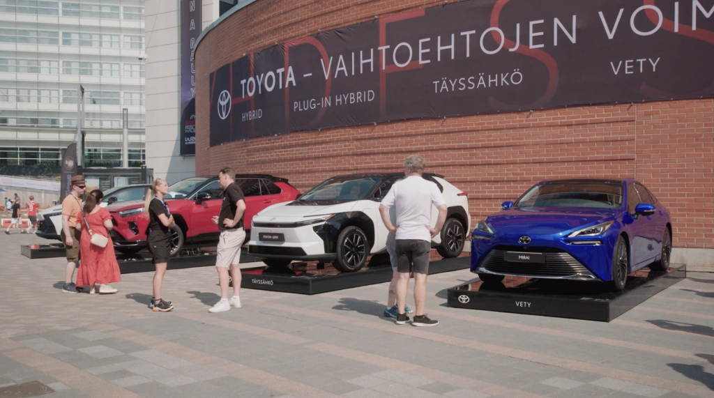 Toyota katsoo tulevaisuuteen – Jyväskylässä nousi sähkö, vety ja ralliperintö