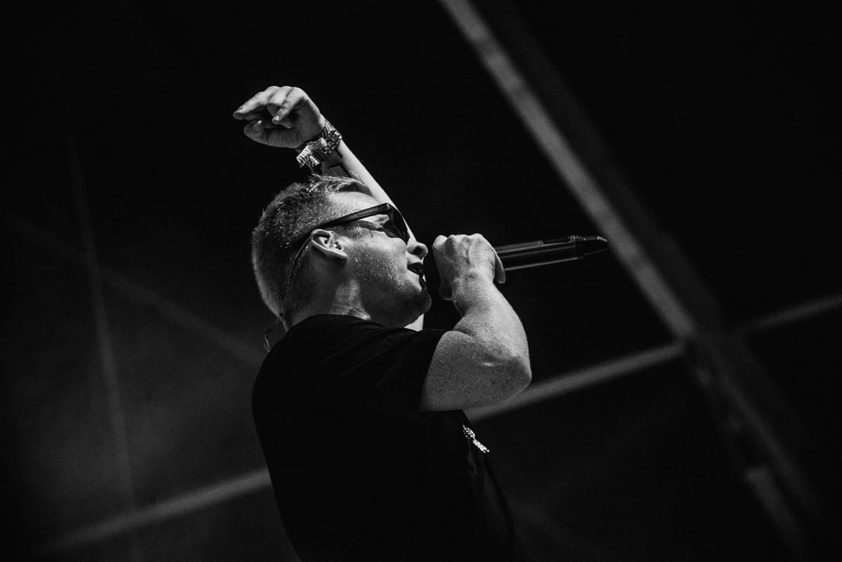 Rap-artisti Redrama yllättää: vierailee kotimaisen metallibändin uudella singlellä