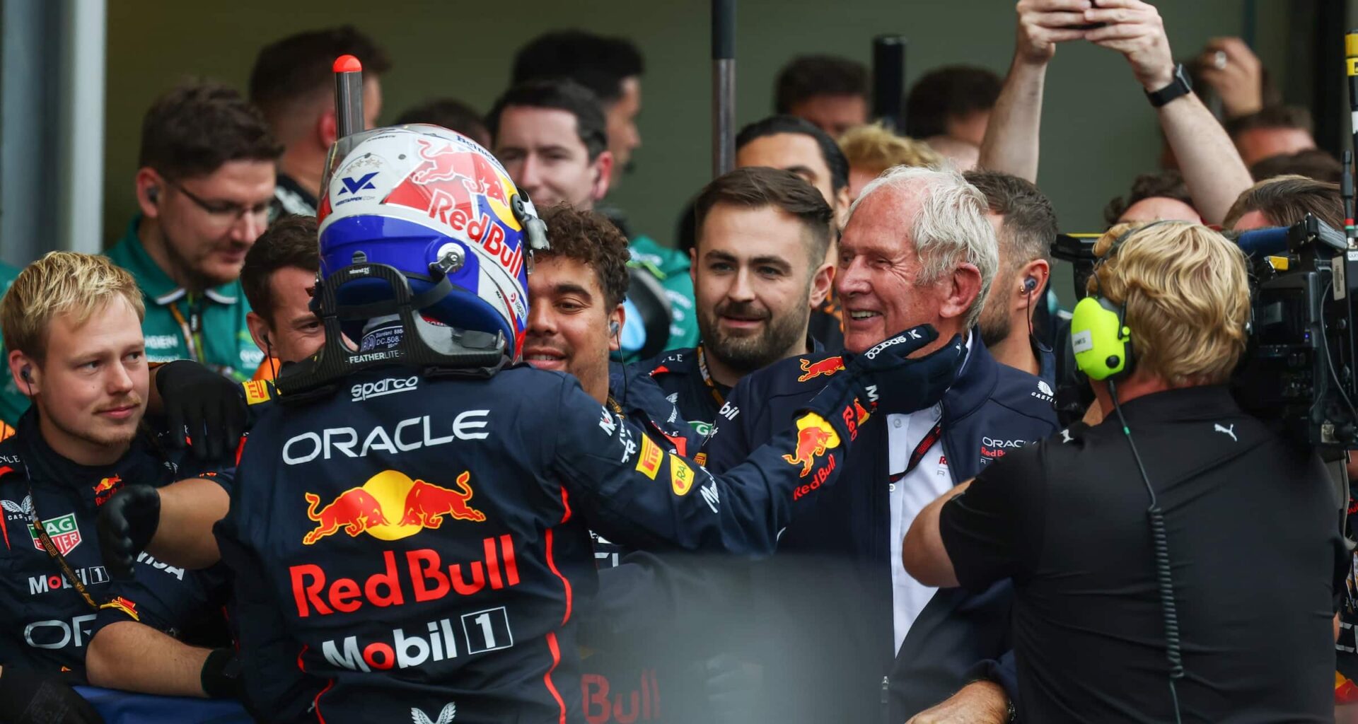 Max Verstappen sivusi jo Lewis Hamiltonin kovaa ennätystä