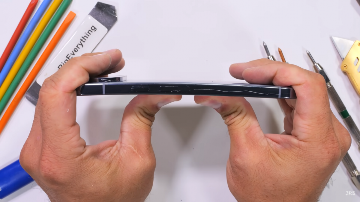 Videolla: näin Googlen uusi Pixel 10 Pro XL -huippupuhelin selvisi tutusta kuritustestistä