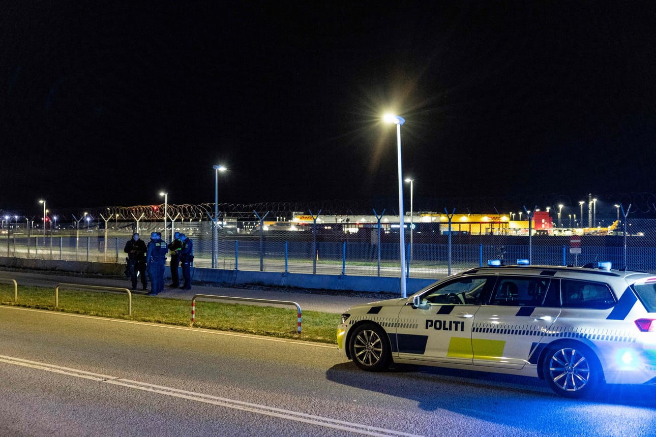 Kööpenhaminassa Kastrupin lentokentällä havaittiin drooneja tämän viikon maanantaina. Viime yönä droonihavaintoja tehtiin Aalborgin lentokentän läheisyydessä.