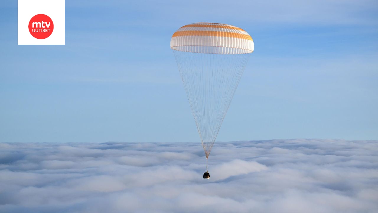 Sojuz MS-26 -avaruusalus, jonka kyydissä Expedition 72:n NASA:n astronautti Don Pettit ja Roscosmosin kosmonautit Aleksei Ovtšinin ja Ivan Vagner, laskeutuu syrjäiselle alueelle Kazakstanissa.