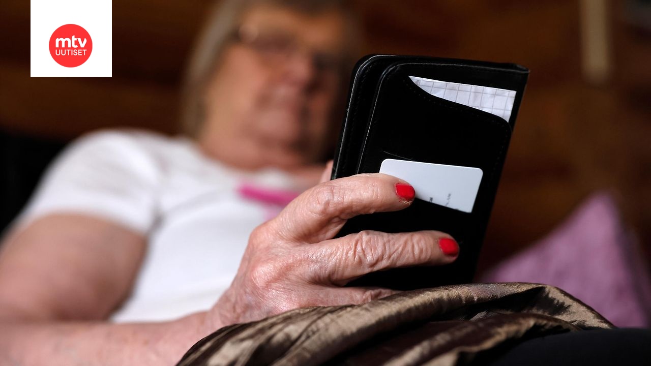 Jo lähes puolet suomalaisista lukee sanomalehtensä pelkästään digitaalisena.