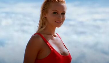 Kuvakaappaus alkuperäisen Baywatch-sarjan trailerista