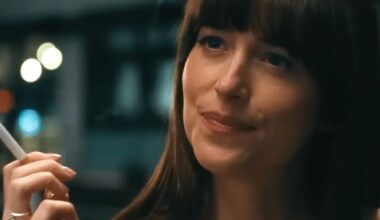 ”Näemme lävitsesi”: Dakota Johnsonin festariasu ei paljoa peitellyt