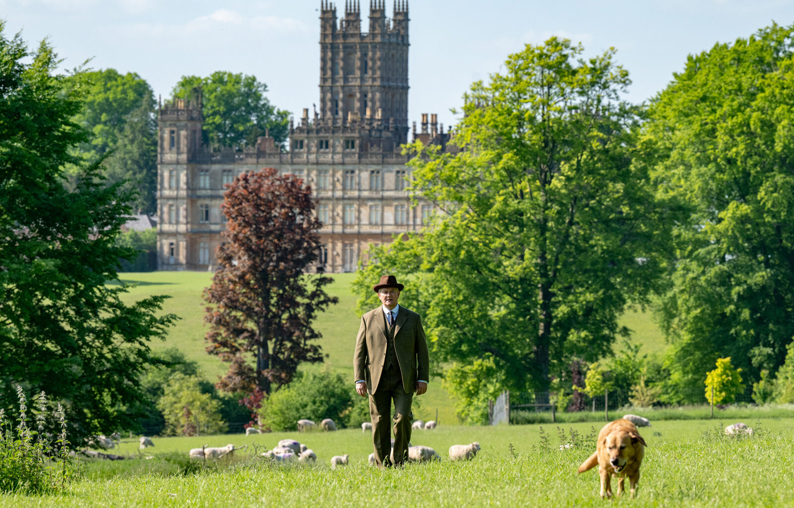 Downton Abbeyn piti loppua jo kokonaan, mutta nyt sarjan luojalla on toinen ääni kellossa