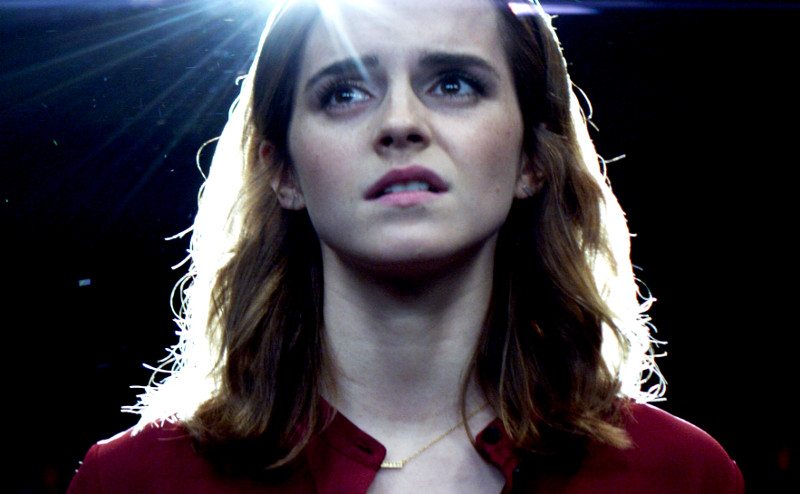 Illalla tv:ssä: Nuori nainen kohtaa sosiaalisen median varjopuolet - nyt laitetaan koko ihmisten elämä nettiin