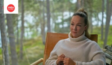 Julia on harmissaan Artun hänelle esittämistä kommenteista.