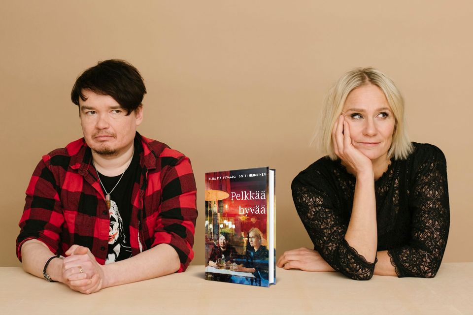 Laura Malmivaara ja Antti Heikkinen tarjoilevat hersyvää sananvaihtoa keskeltä hiljaisinta Suomea dialogiromaanissa Pelkkää hyvää