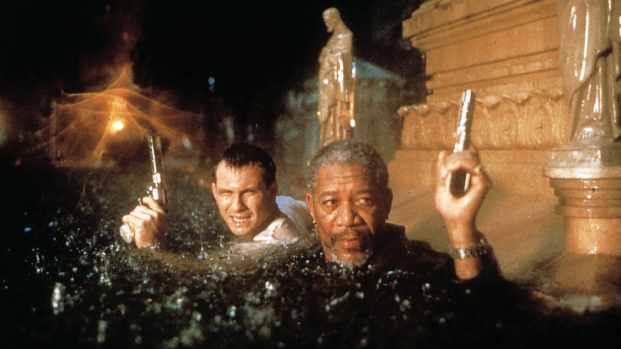 Vielä hetken ilmaiskatselussa: Tulviva kaupunki muuttuu taistelutantereeksi – Morgan Freeman kylmäverisenä pahiksena