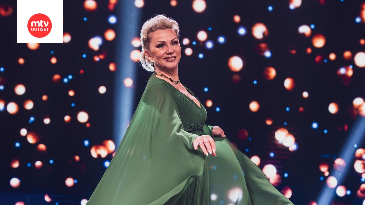 Helena Ahti-Hallberg muistuttaa yleisöäänten tärkeydestä.