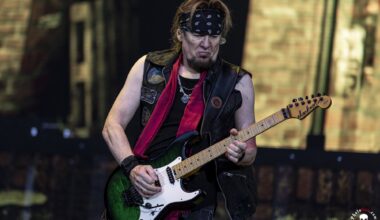 Melkoinen ryhmä lavalla: kaksi Iron Maiden -muusikkoa ja Toolin basisti jamittelivat vanhan ajan rockia