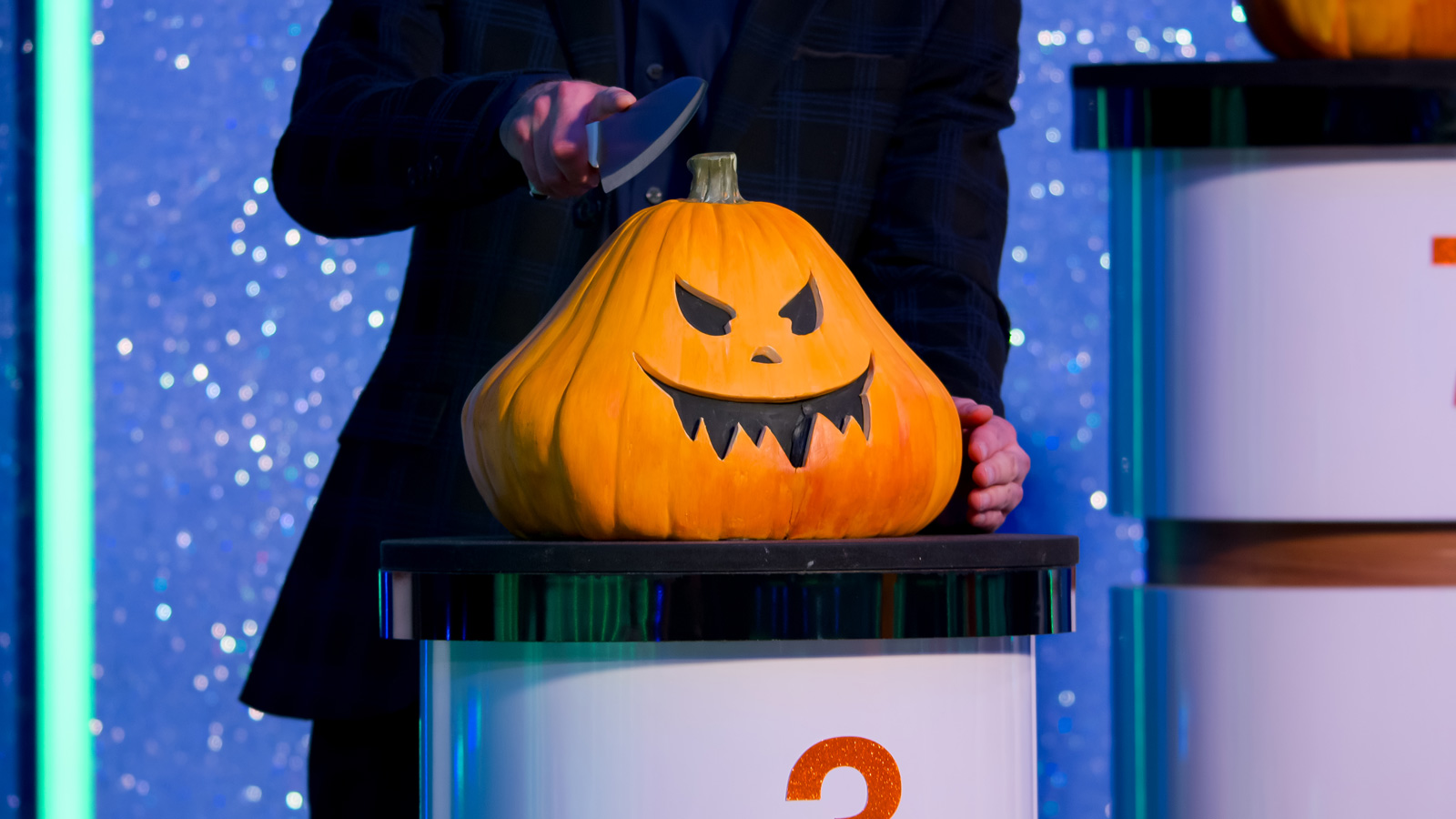 Onko se kakku? Netflixin täysin älyvapaa sarja saa uusia jaksoja Halloweenin kunniaksi