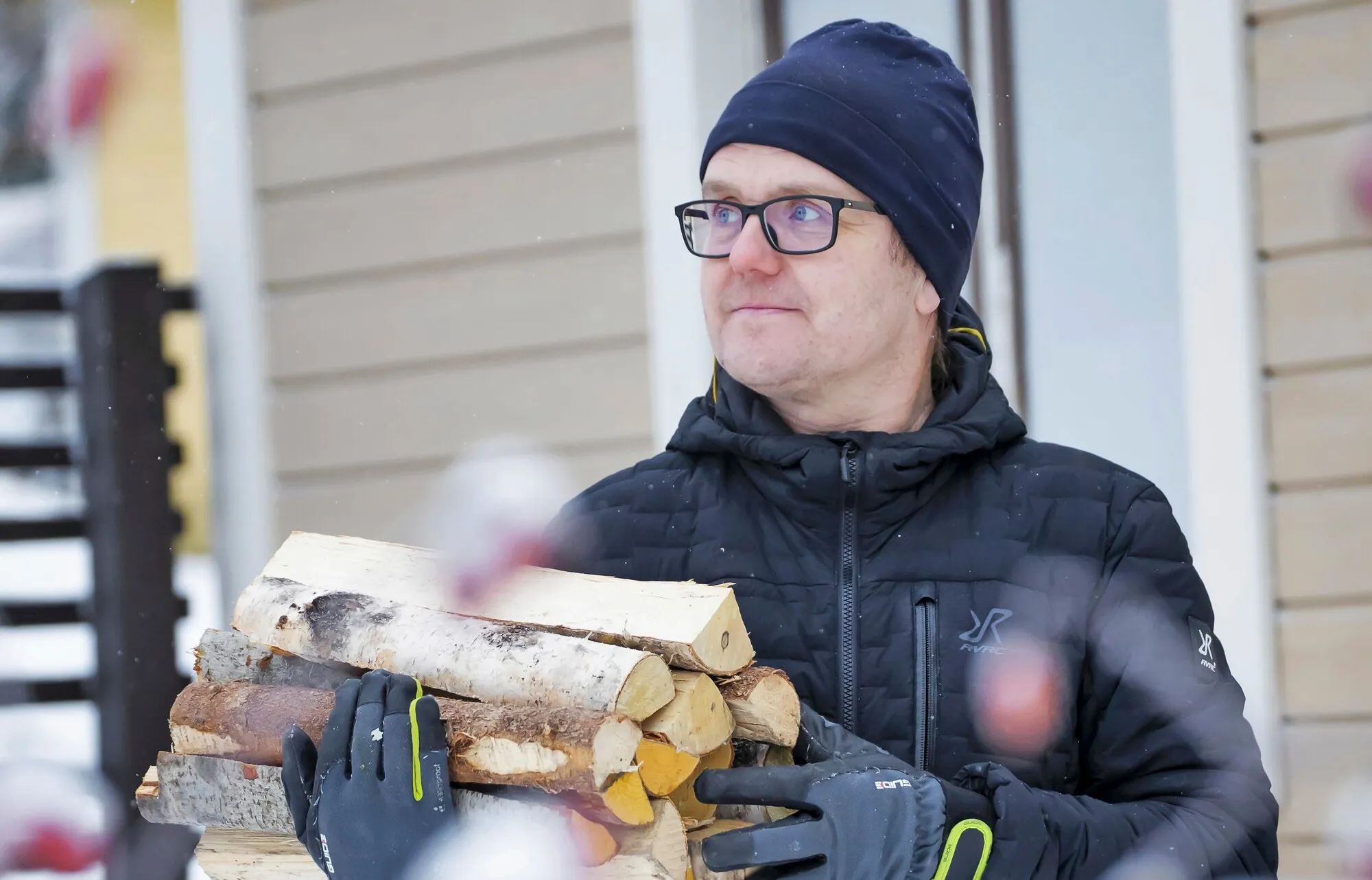 ”Minulla on tapana tehdä päivän mittaan hengitysharjoituksia, jos koen oloni stressaantuneeksi ja jännittyneeksi. Hengittäminen auttaa myös nukahtamaan, jos käy kierroksilla”, sanoo Janne Laviranta.