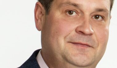 Kuolema sai Jethro Rostedtin mietteliääksi: Omien vanhempien numerot edelleen puhelimessa