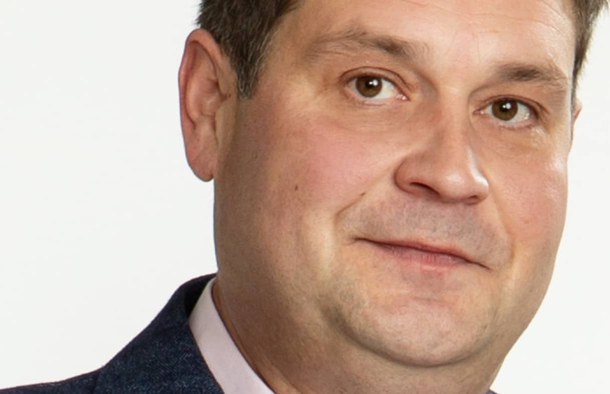 Kuolema sai Jethro Rostedtin mietteliääksi: Omien vanhempien numerot edelleen puhelimessa