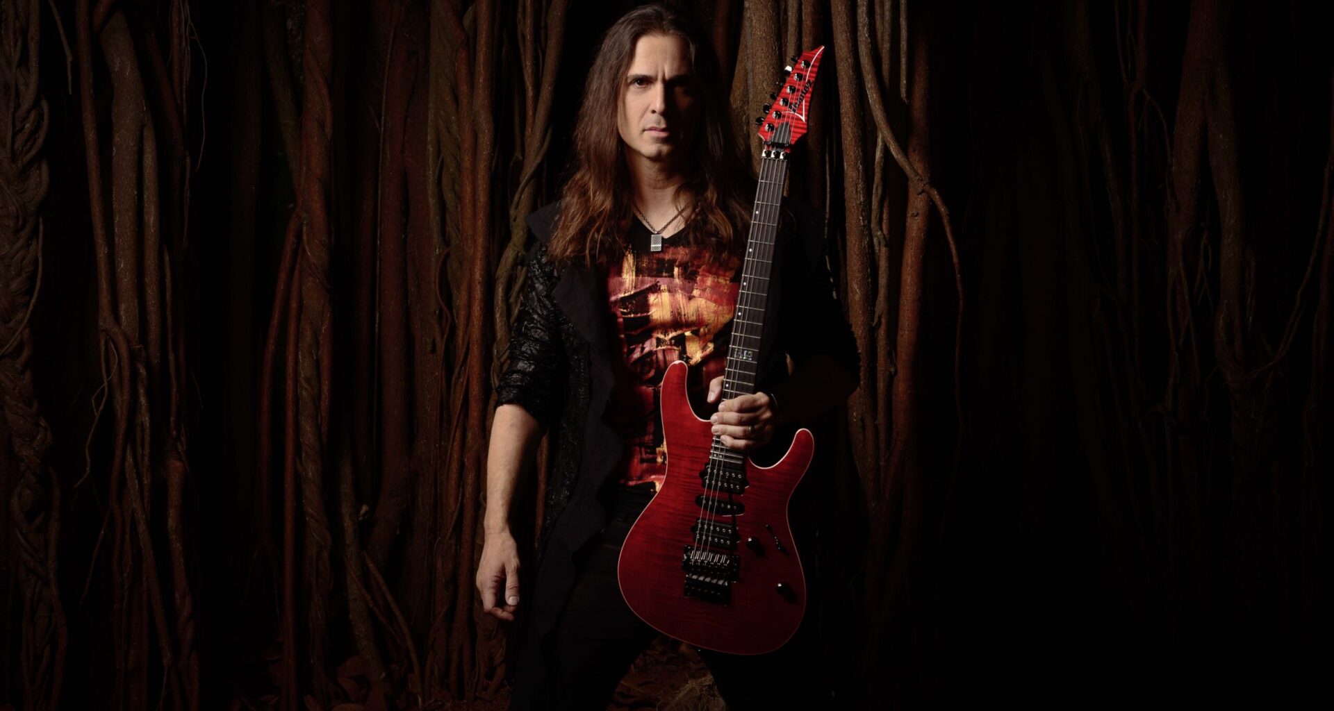 Megadethistä ja Angrasta tuttu Kiko Loureiro aloittaa soolokiertueen Suomesta - tiedossa kaksi keikkaa