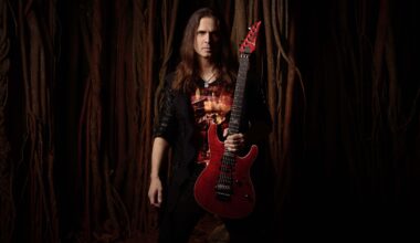 Megadethistä ja Angrasta tuttu Kiko Loureiro aloittaa soolokiertueen Suomesta - tiedossa kaksi keikkaa