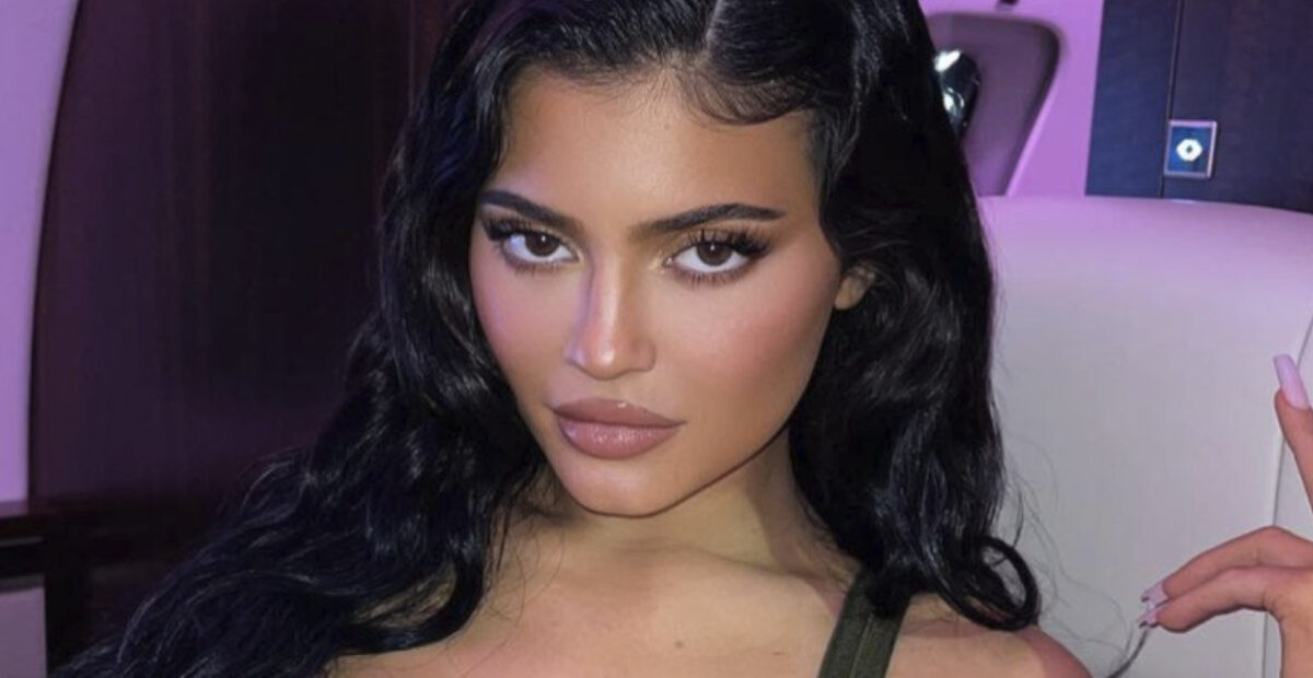 Kylie Jenner kuin elävä tiimalasi – kääntää taatusti katseet minne meneekin