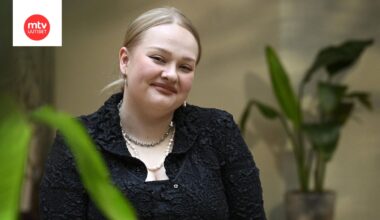 Aalto-yliopistosta taiteen maisteriksi valmistunut Enni Lähderinne palkittiin Vuoden nuorena suunnittelijana 2025.