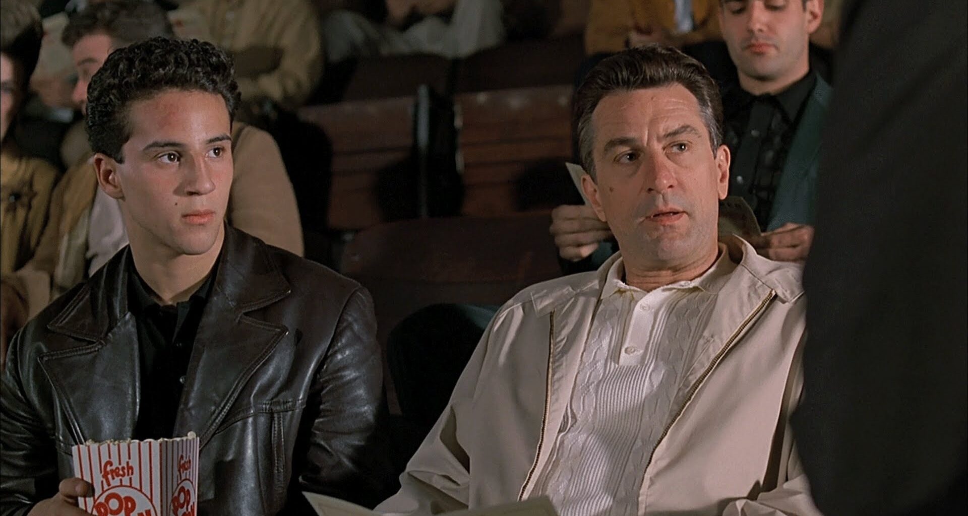 Nyt suoratoistona: Robert De Niro ohjasi mestarillisen vuoden 1993 rikosleffan - leffa sai alkunsa kättelystä Chazz Palminterin kanssa