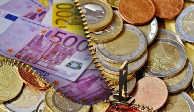 Asiantuntija kertoo: Näin sata euroa kuussa kasvaa 300000 euroon