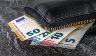 Tähän ikäryhmään kuuluville jää ensi vuonna 400 euroa enemmän käteen