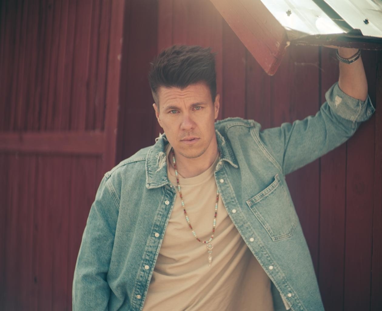 Uskomattomaan supersuosioon noussut suomalainen laulaja yllätti: ensimmäistä kertaa koskaan