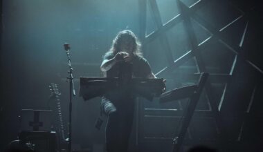 Synthwavea kansalle, joka syksyn sateissa vaeltaa - Perturbator julkaisi uuden jylhästi jyskyttävän singlen