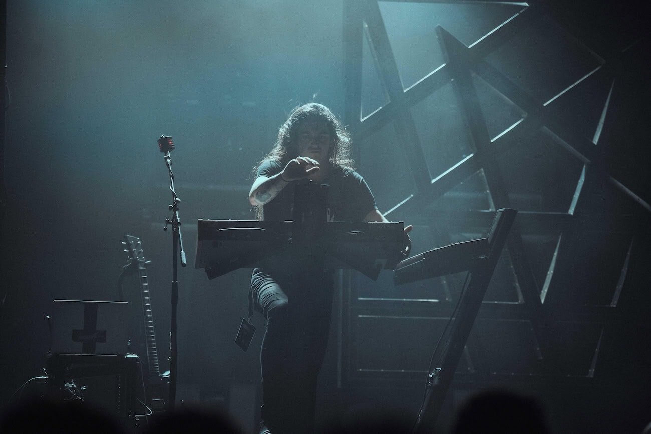 Synthwavea kansalle, joka syksyn sateissa vaeltaa - Perturbator julkaisi uuden jylhästi jyskyttävän singlen