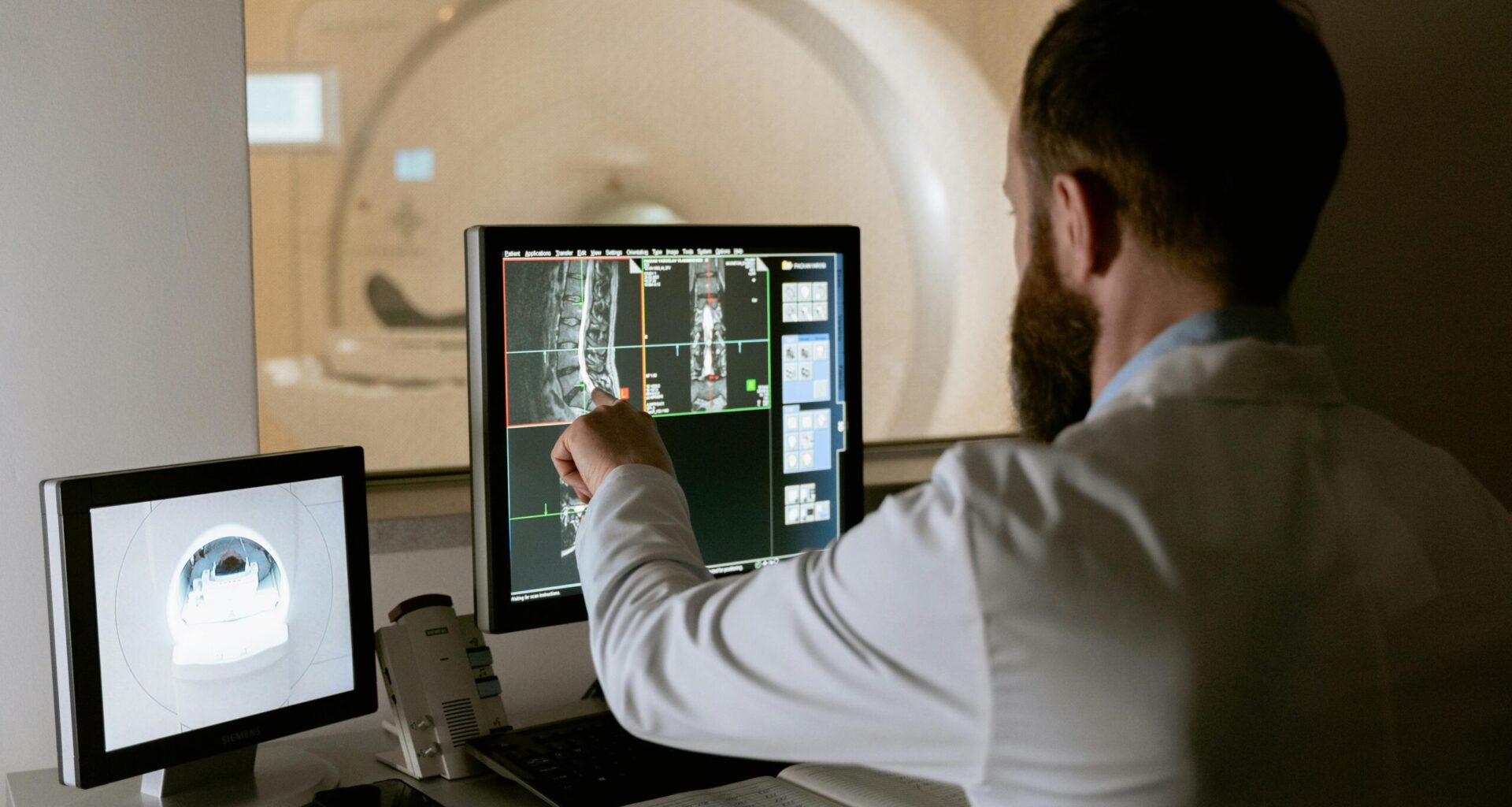 Tekoälypohjaisten lääkinnällisten laitteiden julkiset hankinnat – miten tekoälyasetus, MD- ja IVD-asetukset sekä mallisopimuslausekkeet vaikuttavat sopimuksiin?