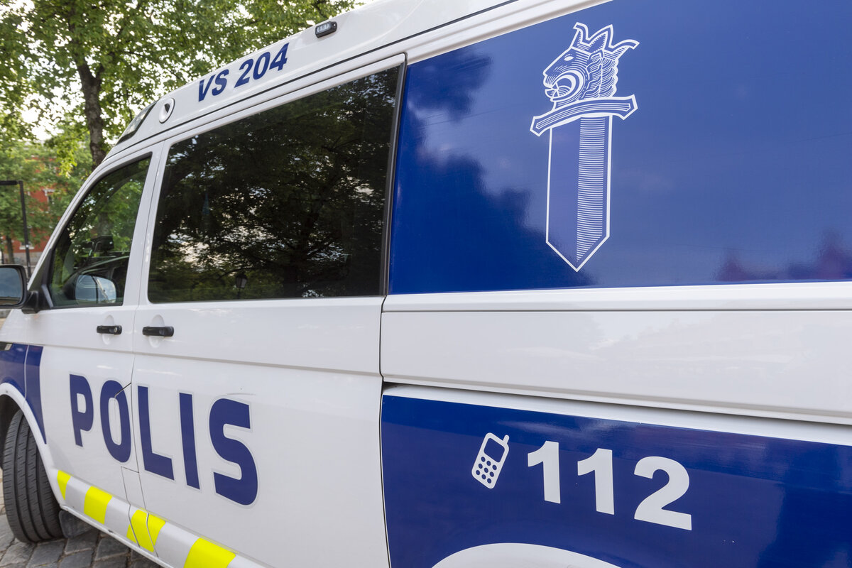 Poliisi tehovalvoi liikennettä Turussa, 26 jäi kiinni ajamisesta kännykkä kädessä