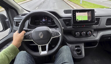 Renault Trafic 9-v. automaatti – oikean käden vapaapäivä