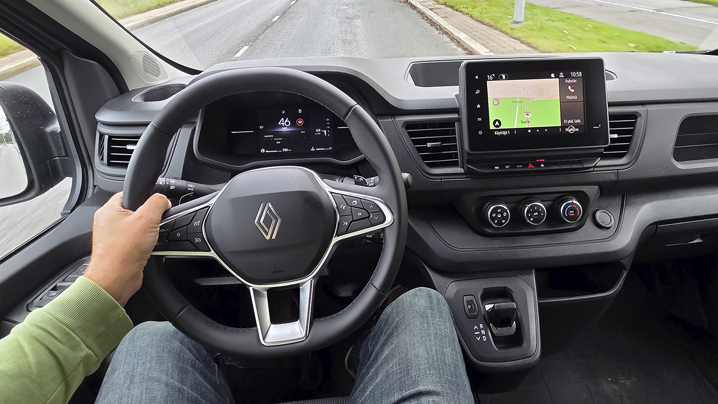 Renault Trafic 9-v. automaatti – oikean käden vapaapäivä