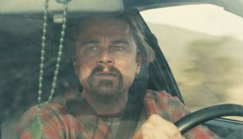 Arvio: Hollywoodin älykköohjaaja Paul Thomas Anderson kuvasi tymäkän toimintaelokuvan jakautuneesta Amerikasta