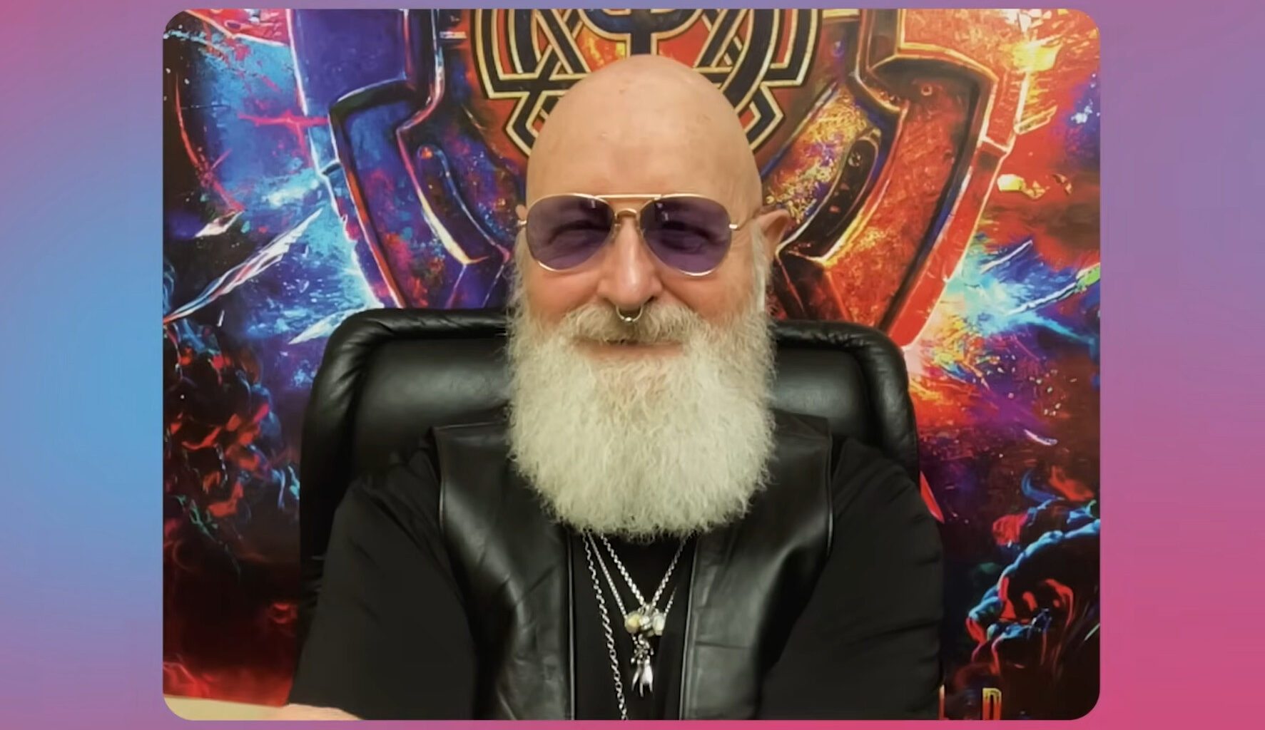 "Rakastan Judas Priestiä, mutta en ole homo" – fanien vakuuttelu huvittaa Rob Halfordia