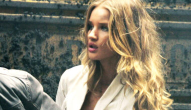 Rosie Huntington-Whiteley alusvaatemallina – ei jätä miehiä kylmäksi – Stara.fi