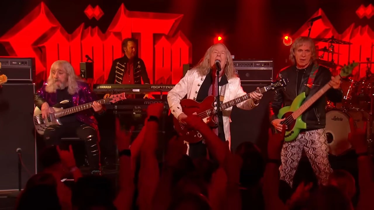 "I'd like to sink her with my pink torpedo..." - Spinal Tap vieraili Jimmy Kimmelin show'ssa esittämässä vanhan klassikkonsa