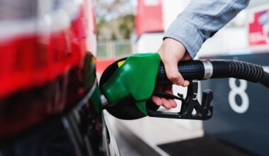 tankkaus huoltoasema polttoaine bensa diesel autoilu