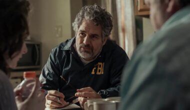 Nyt HBO Maxissa: Mark Ruffalon esittämä FBI-agentti jahtaa vaarallista sarjaryöstäjää - jännittävä trillerisarja alkaa