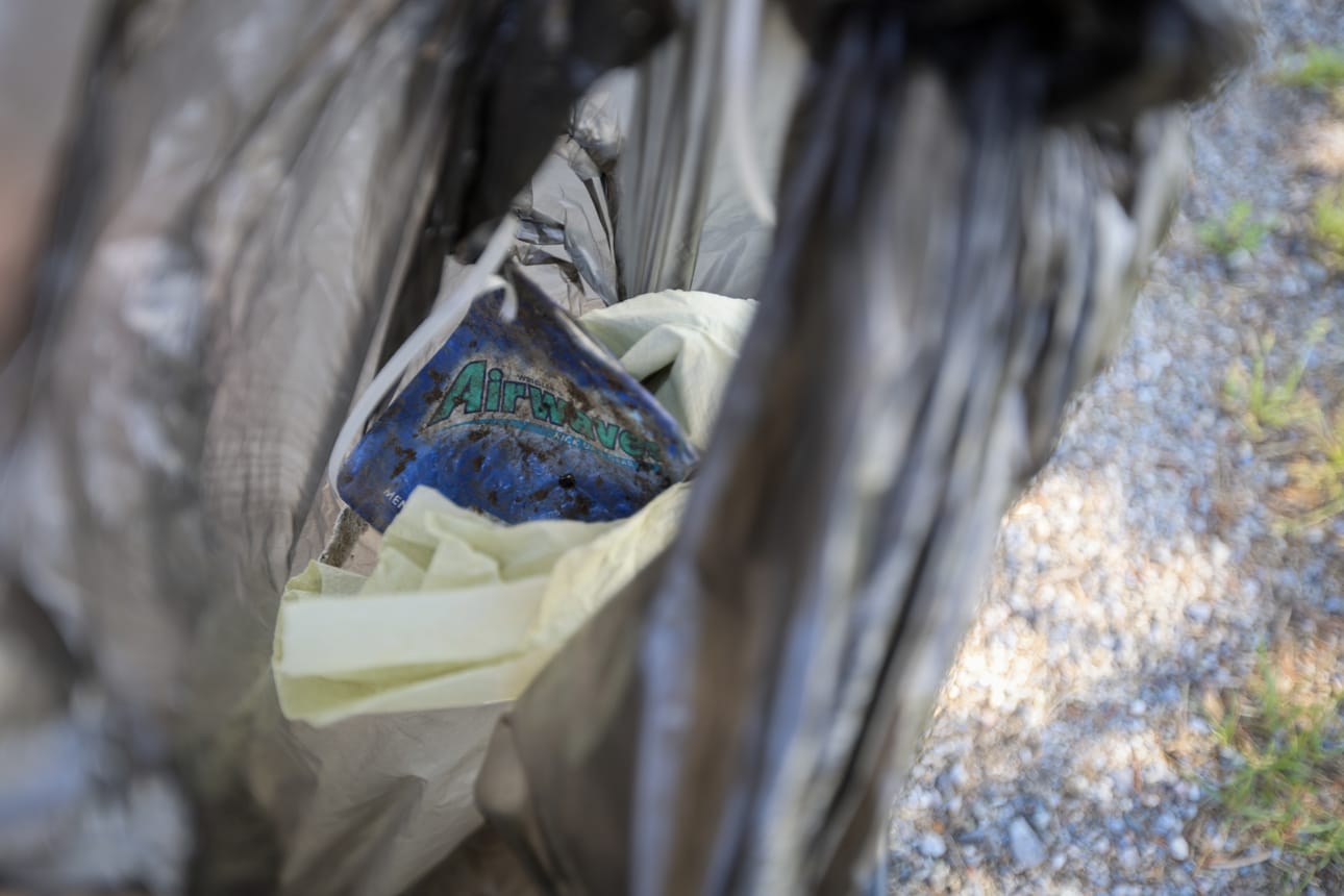 Alueella ei ollut tavattoman paljon roskia, mutta hetken keräämisen jälkeen pussi alkoi täyttyä muun muassa muovijätteestä.