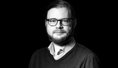 Kolumni: Tapelkaa pojat, saatte tupakkia