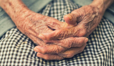 Kelan työntekijänä esiintyvä huijari ilmestynyt ikäihmisen oville – Stara.fi