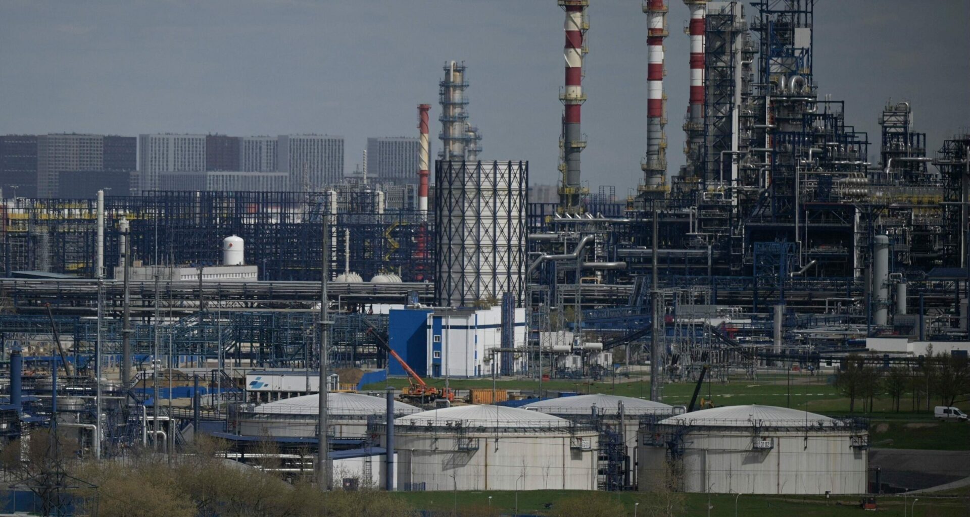 Venäjän öljykentät ehtyvät, sijoittajat pakenevat ja Ukraina iskee jalostamoihin