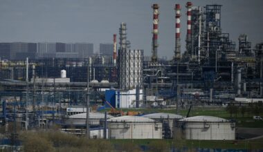 Venäjän öljykentät ehtyvät, sijoittajat pakenevat ja Ukraina iskee jalostamoihin