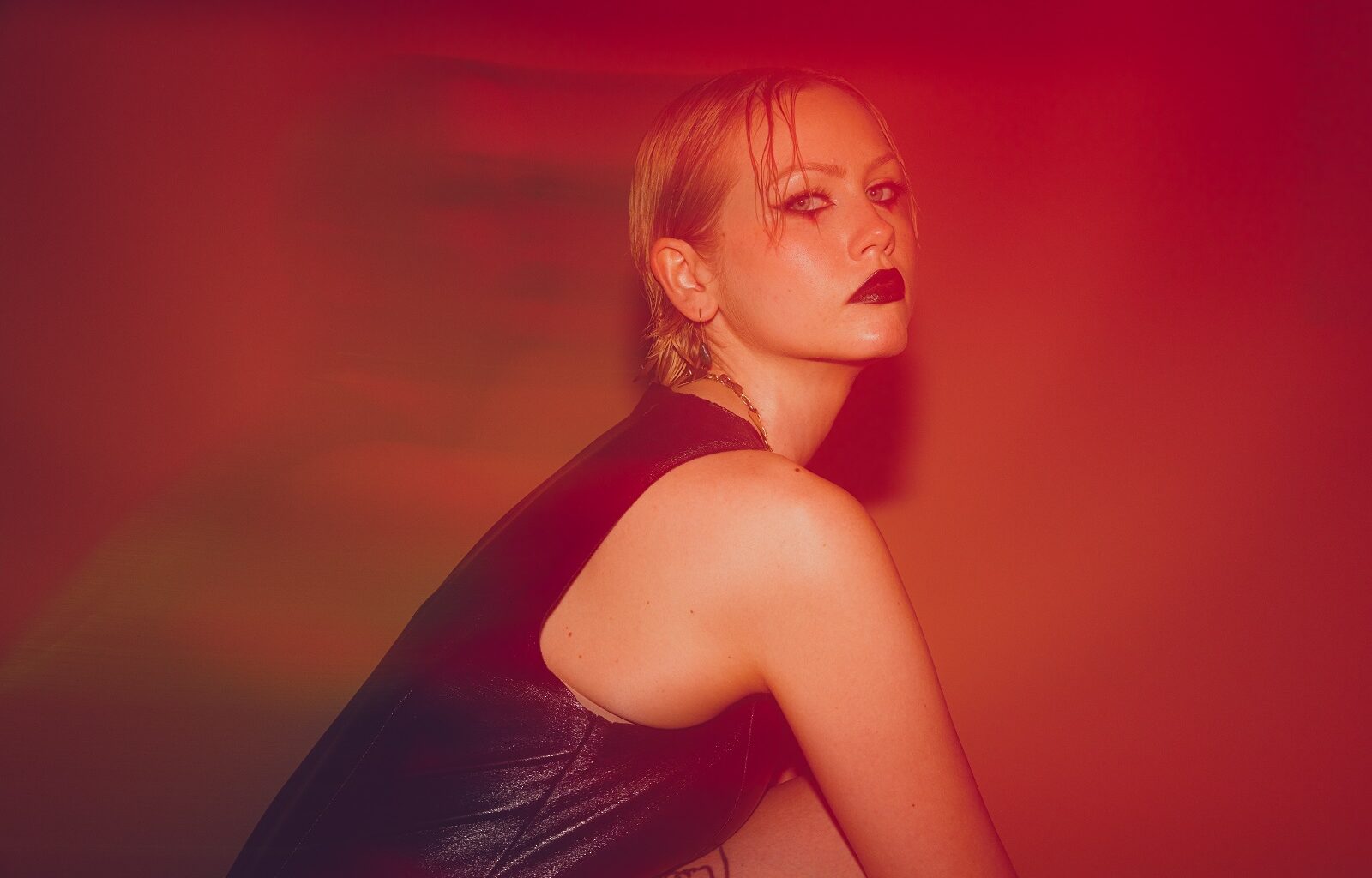 Teknoa, etnoa ja noituutta - Vilma Jään uusi single kertoo ikiaikaisesta, universaalista aiheesta