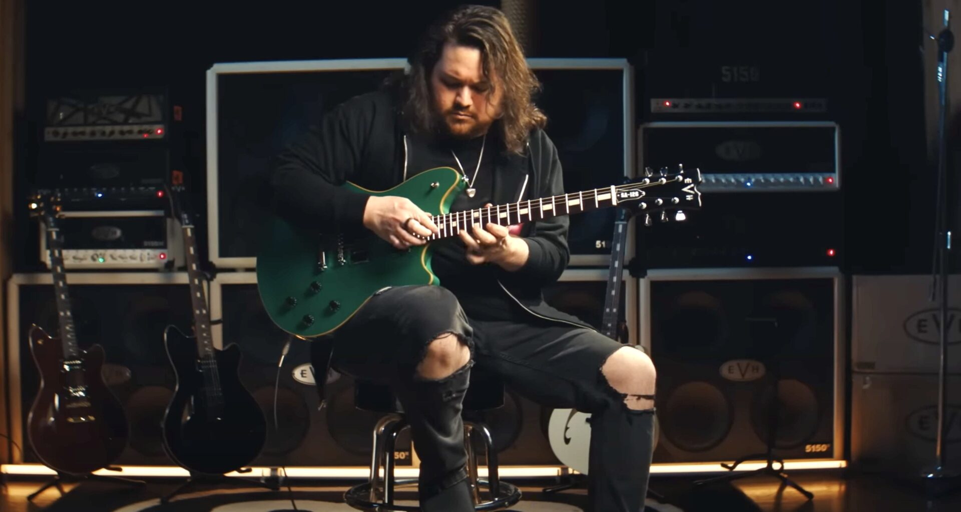 Pojasta polvi paranee – vai pahenee? Wolfgang Van Halen antaa näytteen soittotaidoistaan videolla