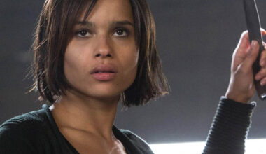 Zoë Kravitz hehkui elokuvan ensi-illassa – iltapuku paljasti vatsan – Stara